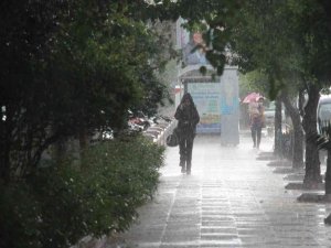 Aydınlılar Yağmura Hazırlıksız Yakalandı
