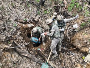 Tunceli’de 4 Sığınak İçerisinde Mühimmat Ve Yaşam Malzemeleri Ele Geçirildi