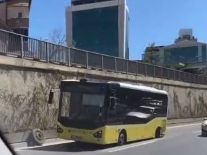 Beykoz’da Kaza Yapan İ̇ett Otobüsünün Lastiği Yola Savruldu