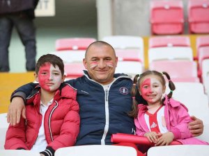 Sivassporlu Taraftarlar Maça Yoğun İlgi Gösteriyor