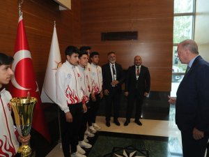 Cumhurbaşkanı Erdoğan, Bitlisli Şampiyon Sporcularla Buluştu