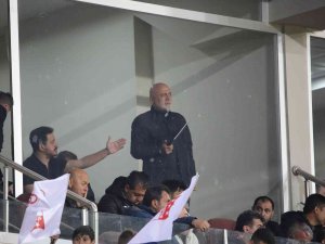 Hikmet Karaman, Sivasspor-alanyaspor Maçını Locadan İzledi