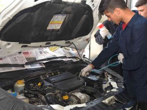 Susuz Motor Temizliği Yapan Liseliler Mesleki Tecrübe Kazanıyor