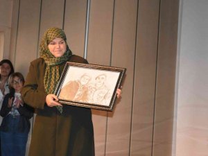 Öğrenciler Şehit Annesine Duygusal Anlar Yaşattı