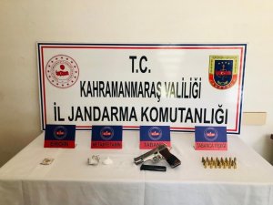 Cezaevine Ziyarete Gelen Şahsın Otomobilinden Silah Ve Uyuşturucu Çıktı