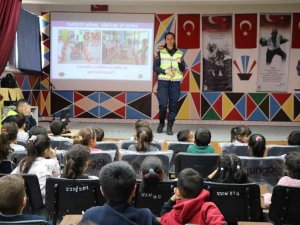 Jandarma, Öğrencilere Trafik Güvenliği Eğitimi Verdi