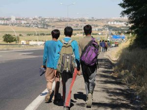 Ülkeye Yasadışı Geçiş Yapan 20 Göçmen Sınır Dışı Edildi, Organizatör Tutuklandı