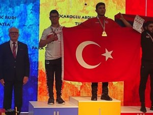 Ay Yıldızlı Bayrağı Romanya’da Dalgalandırdı