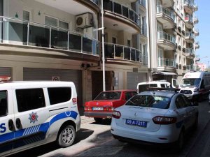 Kendisini Almaya Gelen Polislere, Bıçakla Direndi