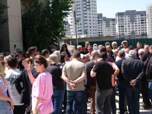Bursa’da İş Makinelerine Direnerek Yıkımı Engellediler