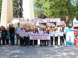 Öğrenciler Pandemide Artan Teknoloji Bağımlığına Dikkat Çekti