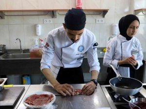 Üniversitede Lezzetler Yarıştı