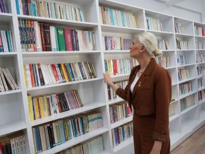 Başkan Vekili Okuduğu Okulun Kütüphanesi Baştan Aşağı Yeniledi