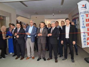 Besni İlçesinde Tübi̇tak 4006 Bilim Fuarı Düzenlendi