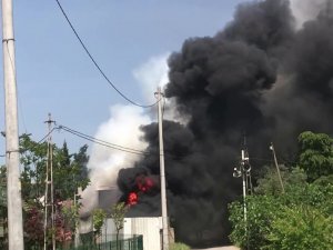 Geri Dönüşüm Deposu Alevlere Teslim Oldu