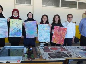 Burhaniye’de Liseli Gençler Ebru Sanatını Sevdi