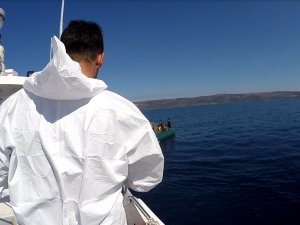 Çanakkale Açıklarında Ölüme Terk Edilen 30 Düzensiz Göçmen Kurtarıldı