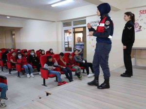 Kırklareli’nde Öğrencilere “Kariyer Olarak Jandarma” Anlatıldı