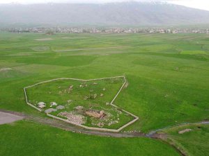 Tarihi Hazır Baba Türbesi Yok Olma Tehlikesiyle Karşı Karşıya
