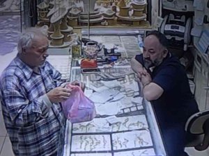 Gerçek Kuyumcuda Ortaya Çıktı: Az Kalsın Dolandırıcıya 257 Bin Lirasını Kaptırıyordu
