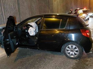 Samsun’da Otomobil Alt Geçitte Bariyere Çarptı: 2 Yaralı