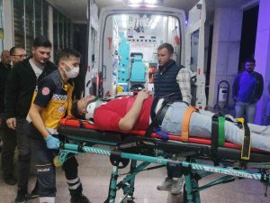 Otomobiller Kafa Kafaya Çarpıştı