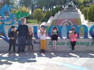 Öğrenciler Hem Kitap Okuyor Hem Kültür Öğreniyor