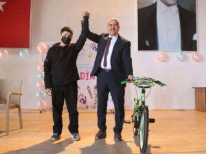 Kütahya Fethi Güzen İ̇şitme Engelliler İ̇lkokulu’nda “Canlı Performans Resim Yarışması”