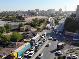 Ataşehir’de Yolu Kilitleyen Tır Trafiği 10 Gündür Devam Ediyor