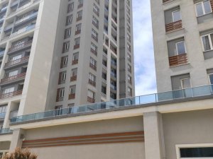 Beylikdüzü’nde Yabancı Uyruklu Kadın, Doğurduğu Bebeği Balkondan Aşağıya Attı