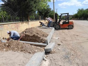 Kahta’nın İşlek Caddelerinde Kaldırım Çalışmaları Başladı
