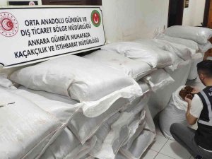 Gümrük Muhafaza Ekipleri Sebze Kasalarının Altına Gizlenmiş 1,4 Ton Kaçak Tütün Ele Geçirdi