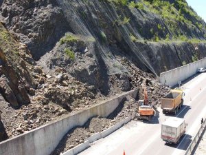 Bartın-karabük Karayolundaki Heyelan Bölgesinde Çalışma Başlatıldı