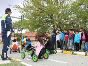 Jandarmadan Çocuklara Trafik Eğitimi