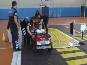 Ataşehir’de Anaokulu Öğrencilerine Trafik Eğitimi