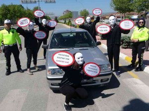 Trafik Kurallarına Sanatla Dikkat Çektiler