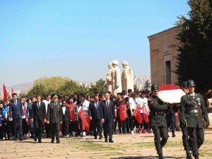 Bakan Kasapoğlu Anıtkabir’i Ziyaret Etti