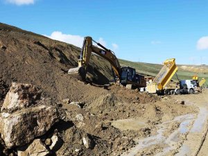 Genel Sekreter Çelikel, Heyelan Bölgesi Ve Elmalık Yolundaki Çalışmaları İnceledi