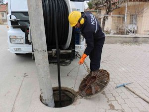 Koski̇ Taşkın Riskine Karşı Kombine Araçlarla Kanal Temizliği Yapıyor