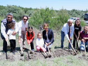 İ̇zmir Vakıflar Bölge Müdürlüğü’nden Fidan Dikim Etkinliği