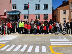 Öğrencilere Uygulamalı Trafik Eğitimi