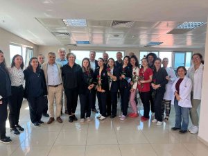 Maltepe’de Hemşireler Haftası İçin Hemşirelere Kırmızı Gül