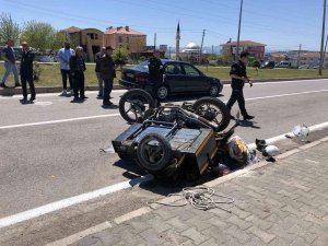 Otomobilin Çarptığı Motosiklet Sürücüsü Ağır Yaralandı