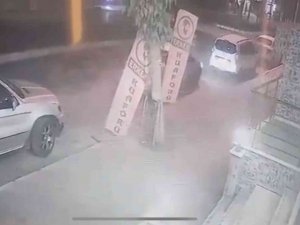 Park Halindeki Araca Vurup Kaçtı