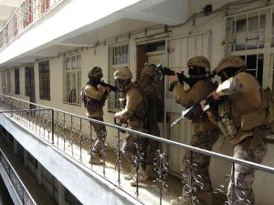 Van’da İş Merkezinde 13 Düzensiz Göçmen Yakalandı