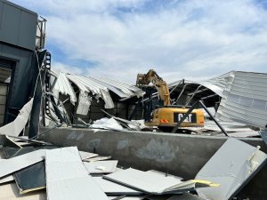 Tarım Arazisine Yapılan Kaçak Fabrika Yıkıldı
