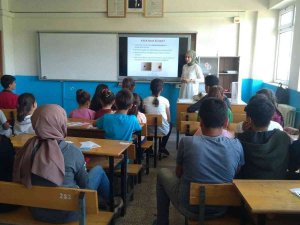 Sağlıkçılar Köylerde Kene Eğitimi Verdi