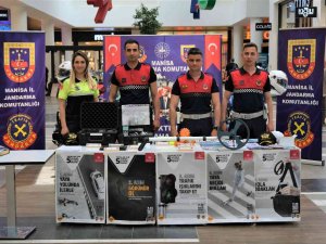 Jandarma Ekipleri Stant Açtı, Vatandaşları Bilgilendirdi