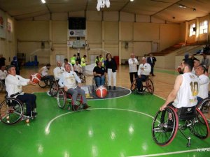 Protokol İle Engellilerin Basket Maçı Nefes Kesti