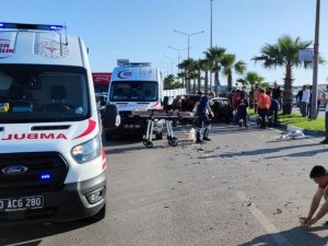 Osmaniye’de Direğe Çarpan Otomobil Karşı Şeride Geçti: 3 Yaralı